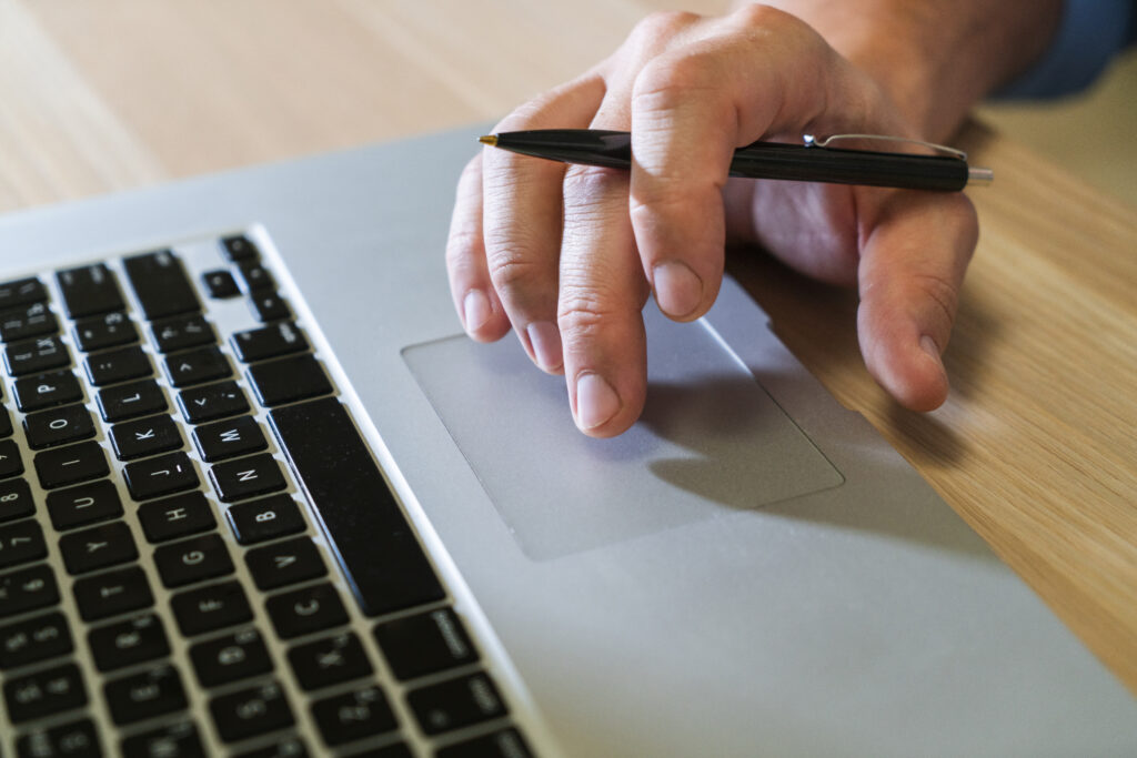 Via Rapasso kan je digitaal ondertekenen. Zowel de loopbaanprofessional als de cliënt en de opdrachtgever.