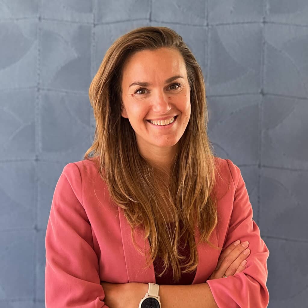 Rapasso collega Esther.