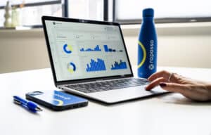 Een laptop met een realtime dashboard.